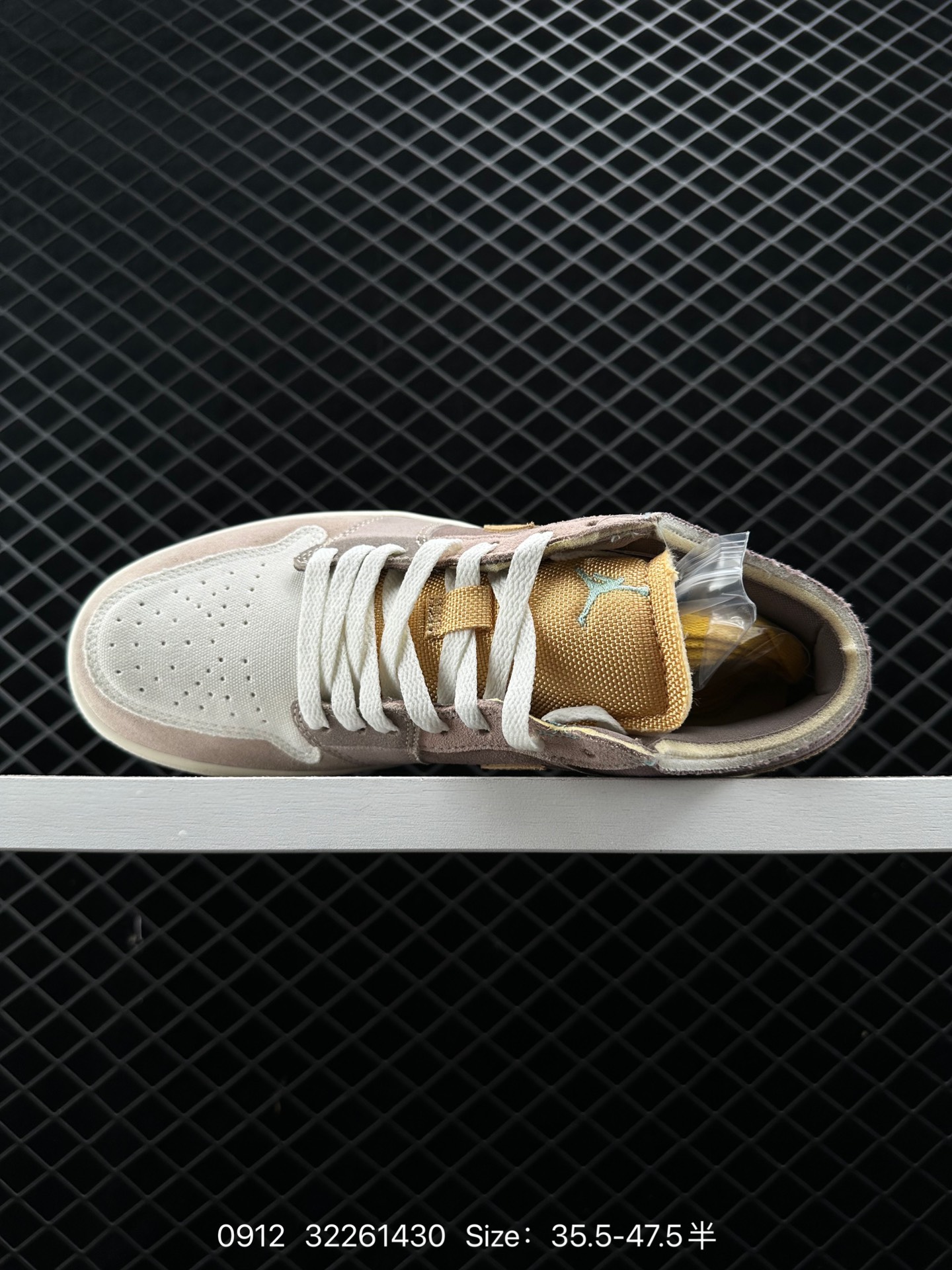 NIKE  Air Jordan 1 Low